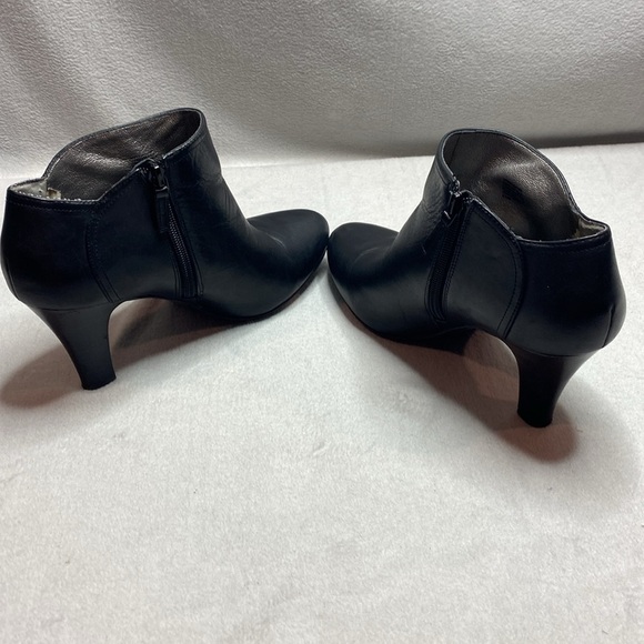 Banana Republic black leather heeled booties size 8.5 - Picture 4 of 8
